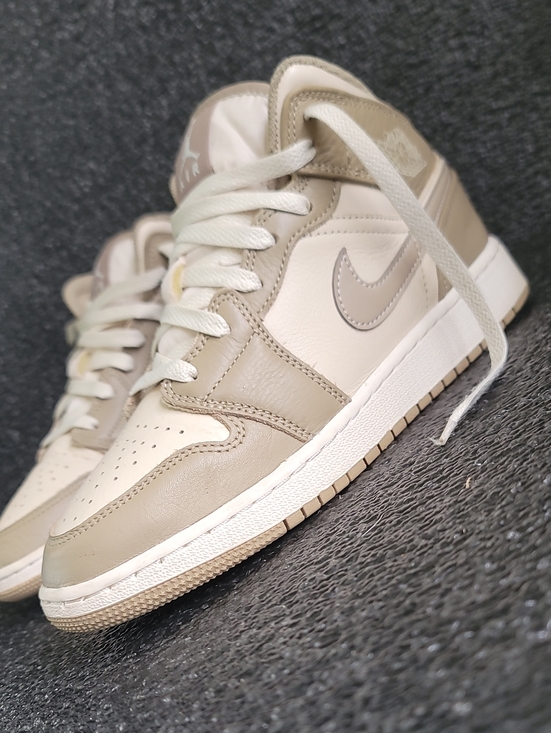 Jordan Shoes - Nike Air Jordan 1 Mid 🔥"Legend Brown" 🔥 Wmns 6.5 Fast Shipling.